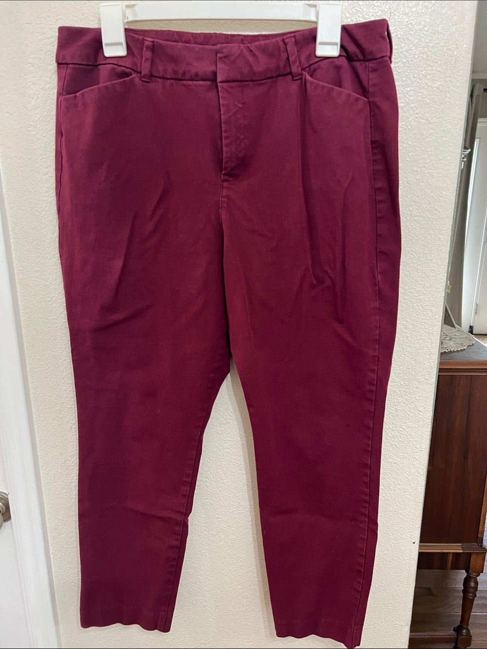 Old Navy Women's Cropped Pants in Deep Burgundy